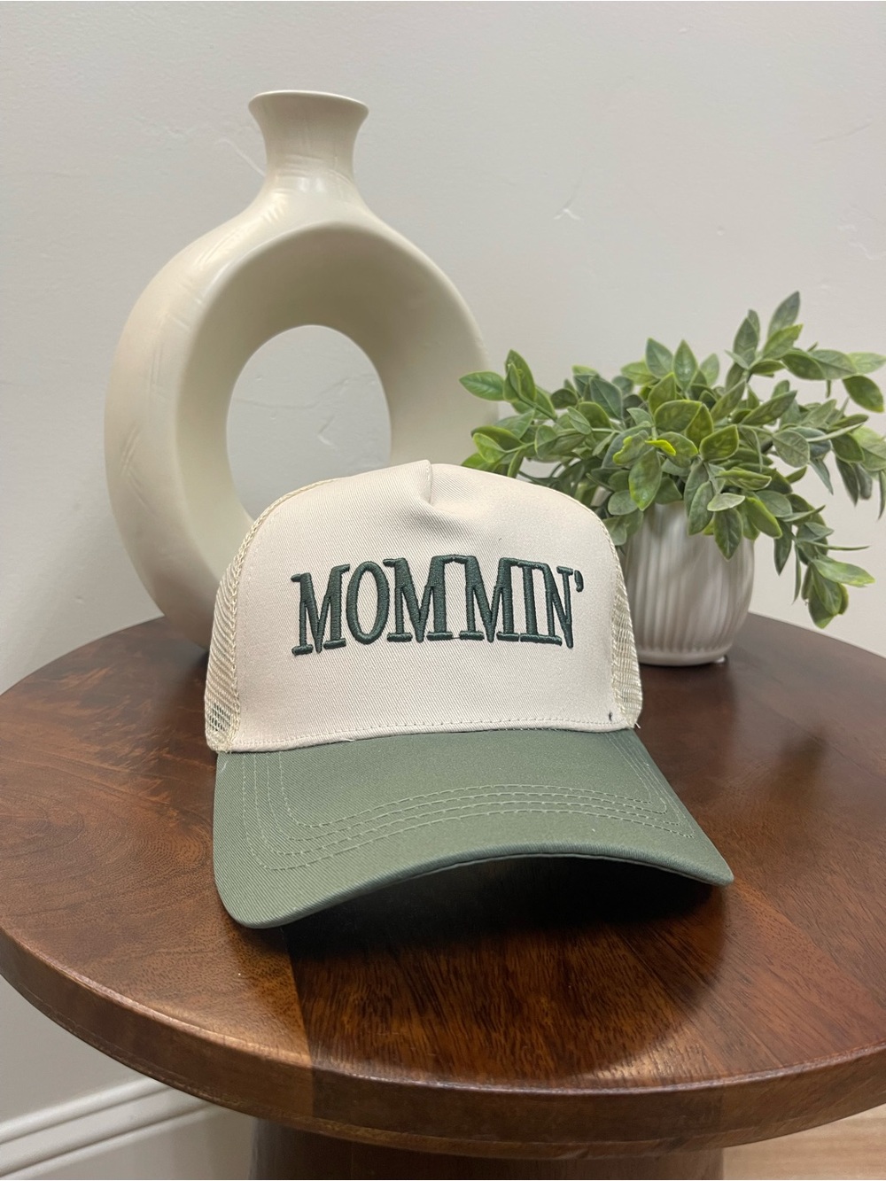 Mommin' Trucker Hat - Cream & Sage